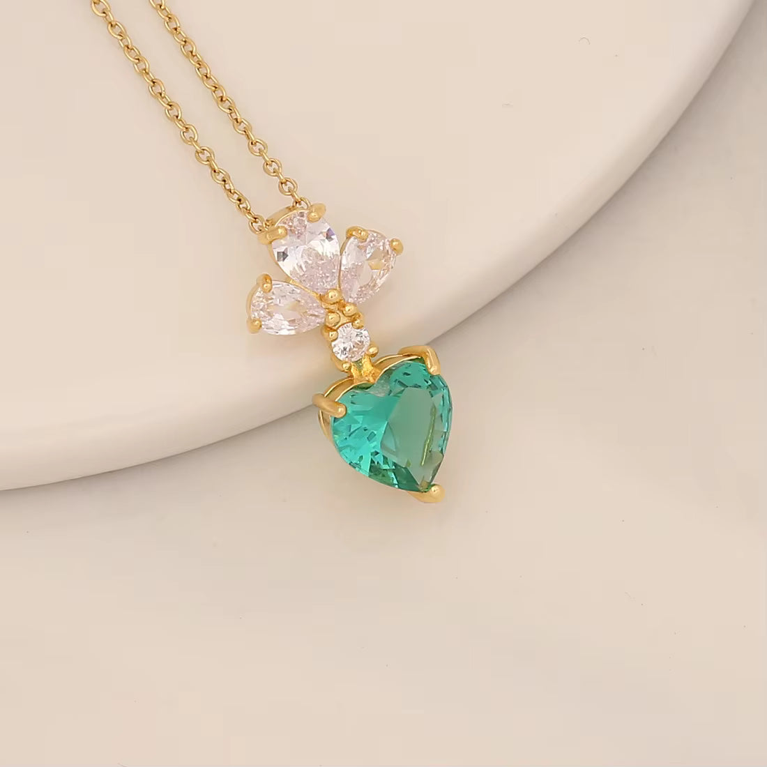 Green Queen Heart Pendant Chain