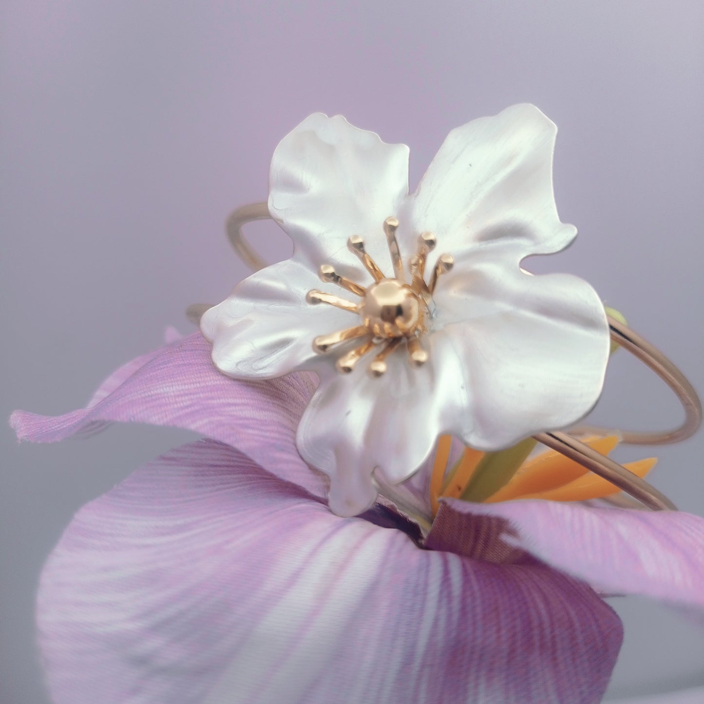 White Daisy Bangle – White Daisy Flower Gold-Plated Cuff Bangle