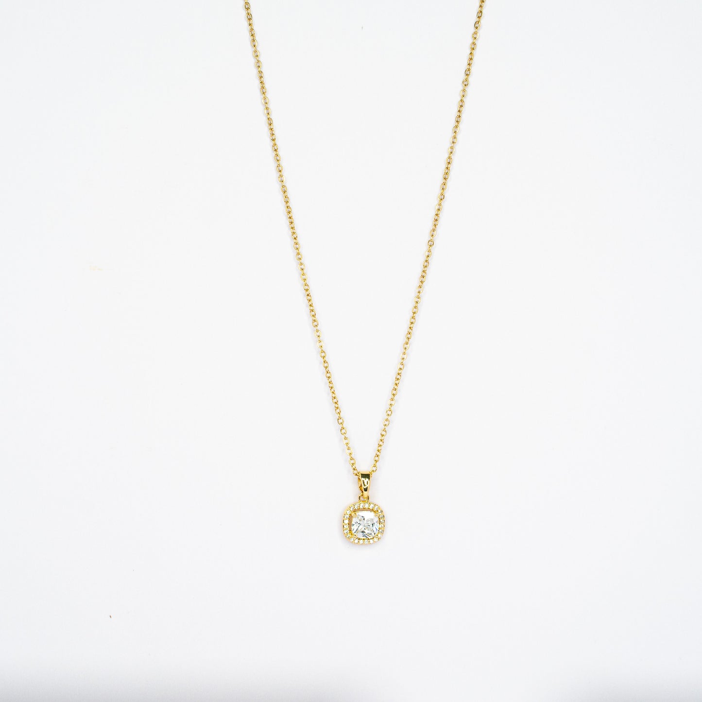 Golden Glow Round Diamond Pendant Chain