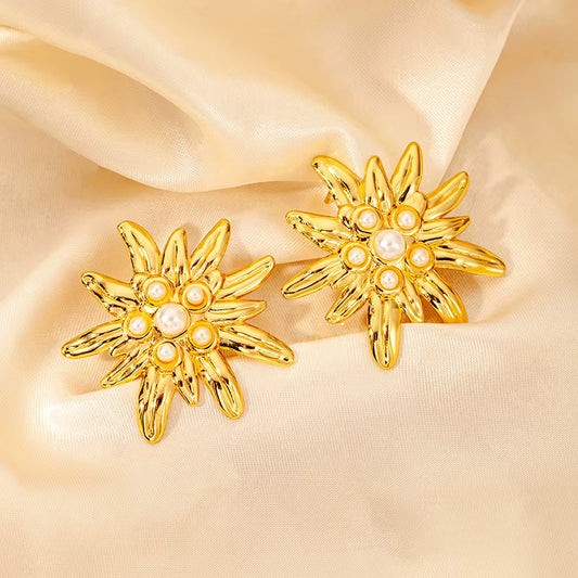 Pearl Bloom Gold Stud