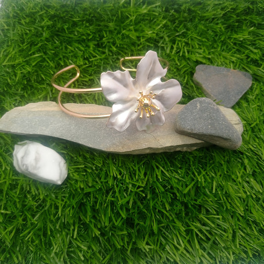 White Daisy Bangle – White Daisy Flower Gold-Plated Cuff Bangle