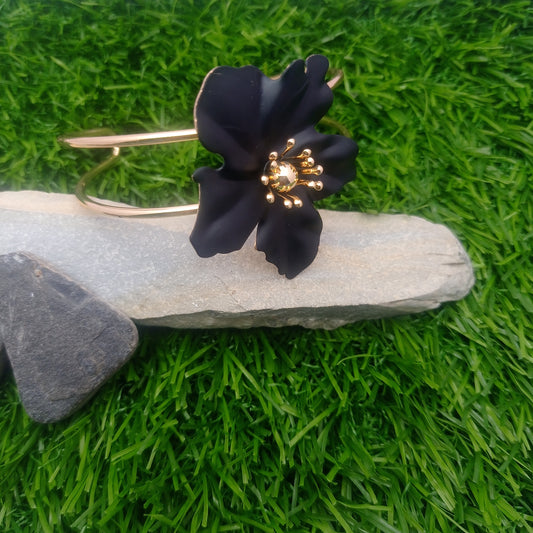 Black Daisy Bangle – Black Daisy Flower Gold-Plated Cuff Bangle