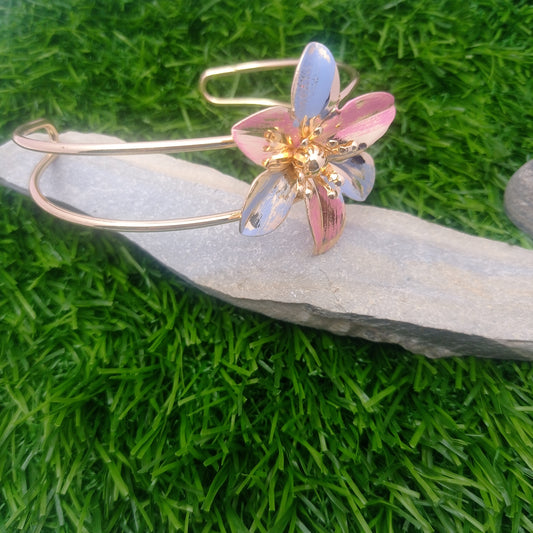 Hawaiian Flower Bangle – Hawaiian Flower Gold-Plated Cuff Bangle