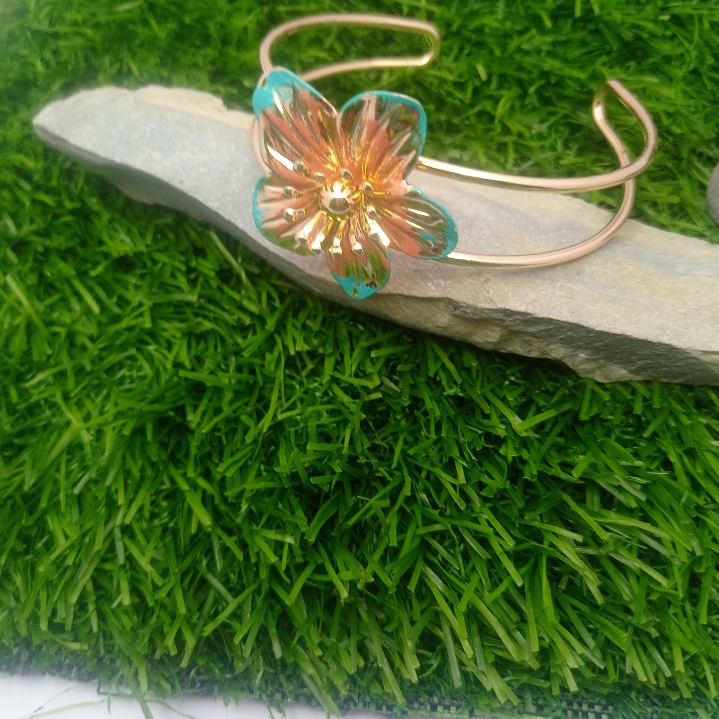 Small Daisy Bangle – Small Daisy Gold-Plated Floral Cuff Bangle