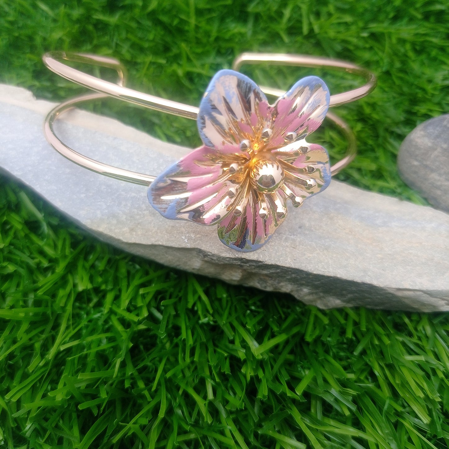 Mini Daisy Bangle – Mini Daisy Gold-Plated Flower Cuff Bangle