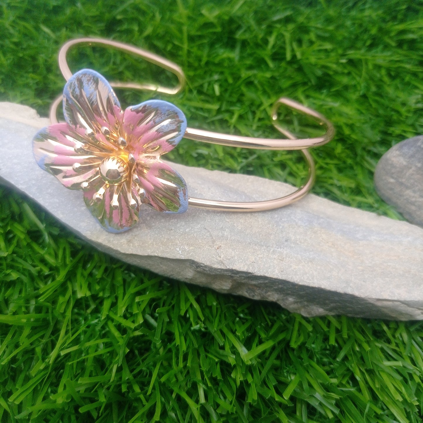 Mini Daisy Bangle – Mini Daisy Gold-Plated Flower Cuff Bangle