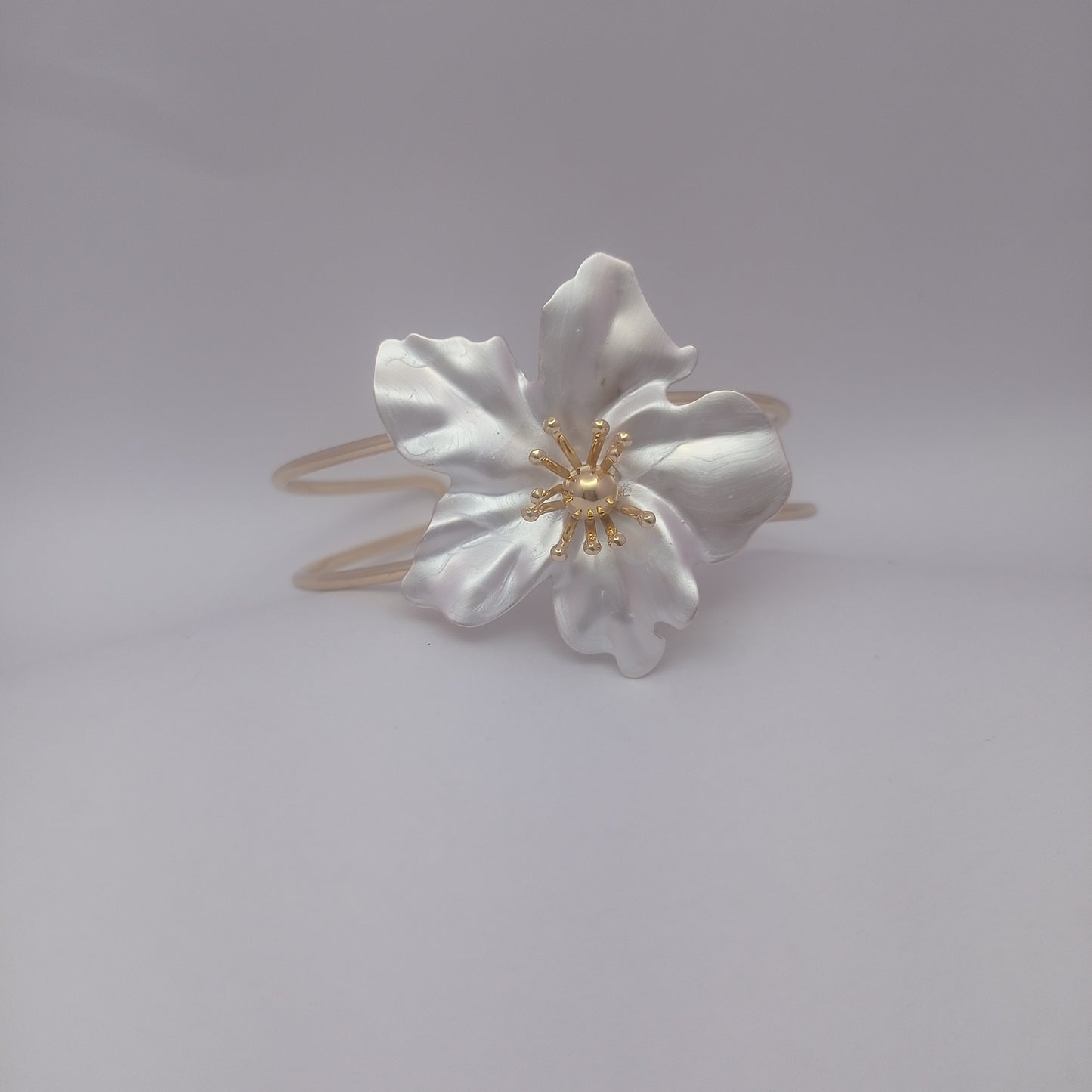 White Daisy Bangle – White Daisy Flower Gold-Plated Cuff Bangle