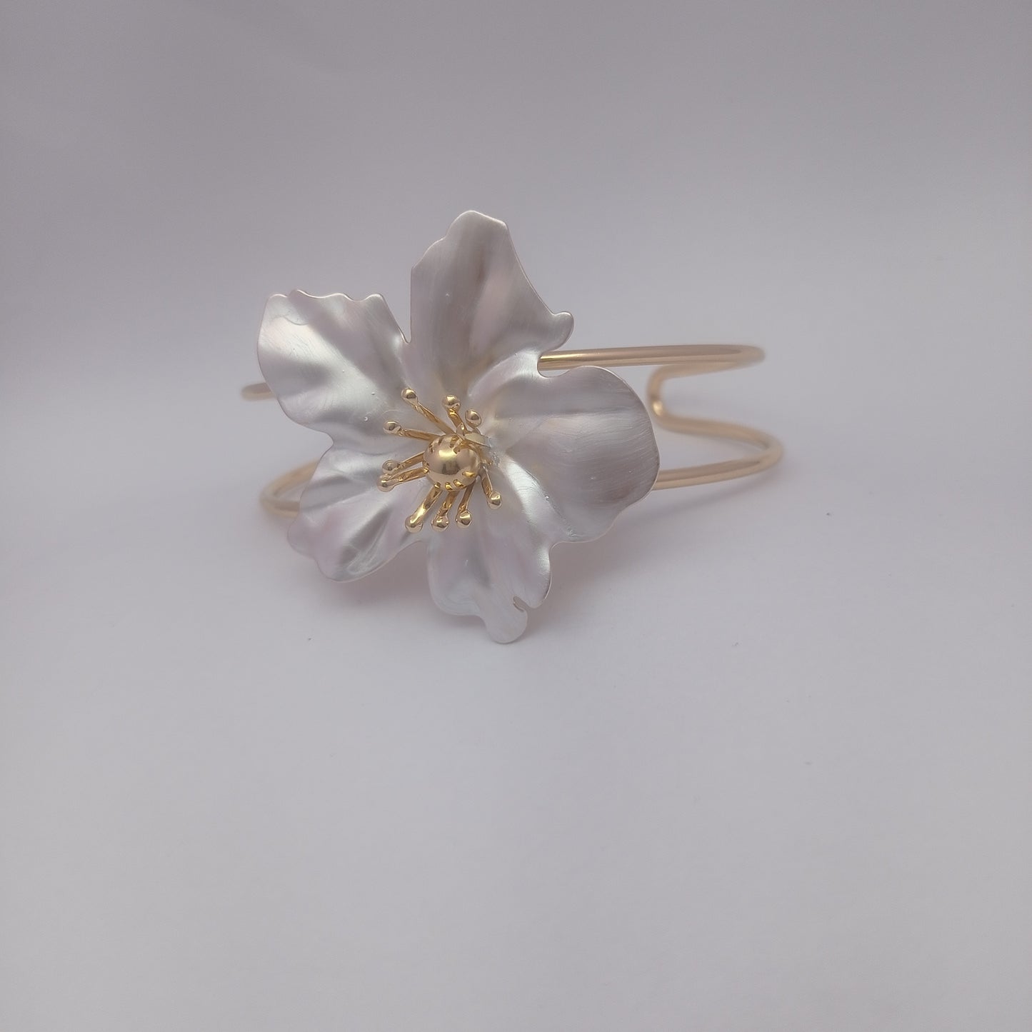 White Daisy Bangle – White Daisy Flower Gold-Plated Cuff Bangle