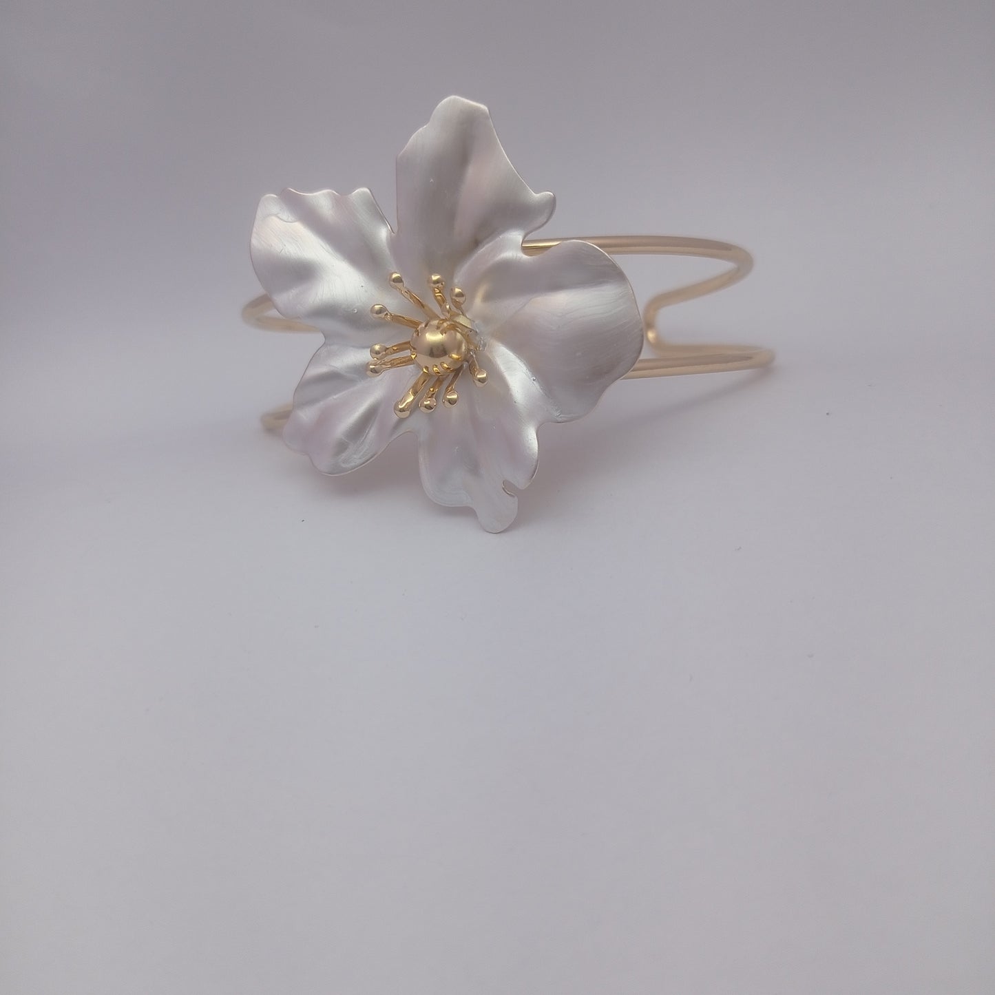 White Daisy Bangle – White Daisy Flower Gold-Plated Cuff Bangle
