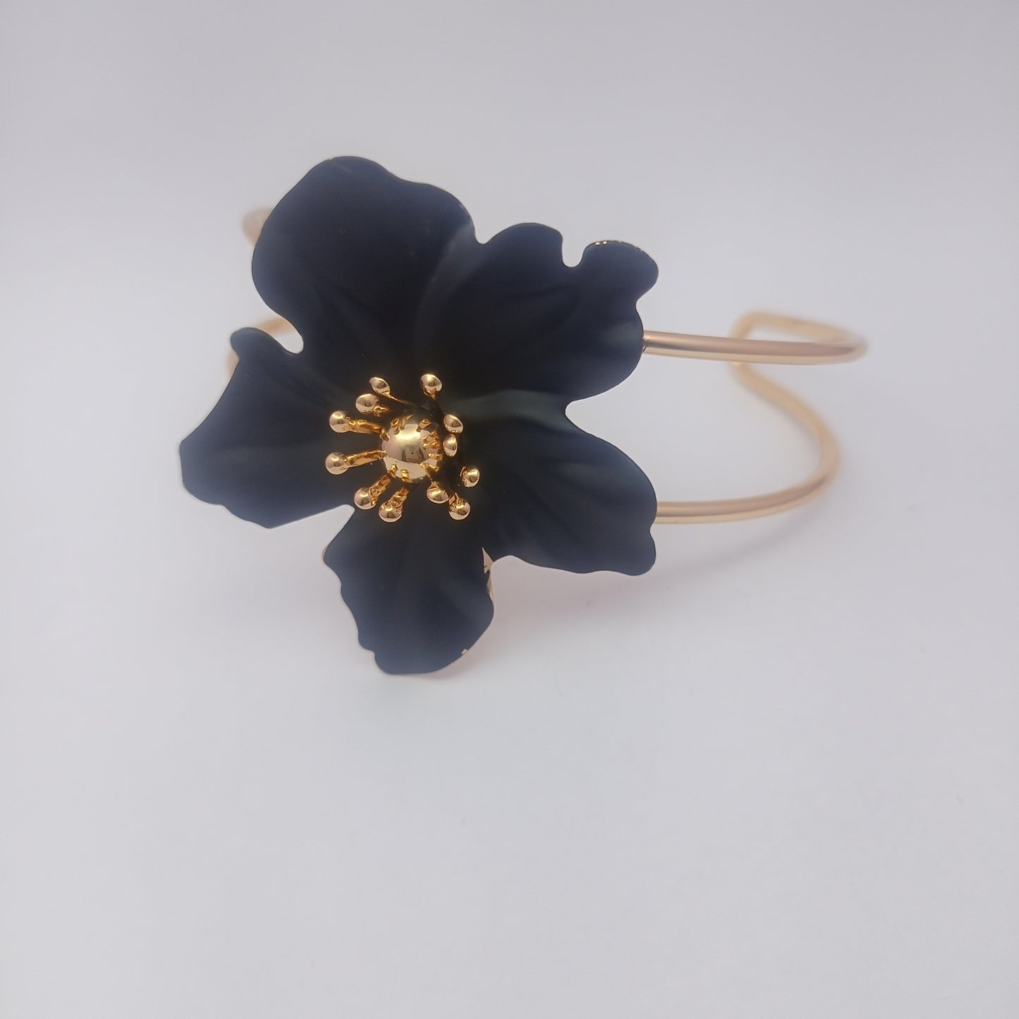 Black Daisy Bangle – Black Daisy Flower Gold-Plated Cuff Bangle