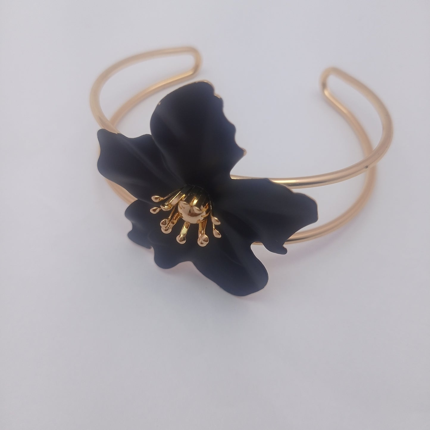 Black Daisy Bangle – Black Daisy Flower Gold-Plated Cuff Bangle
