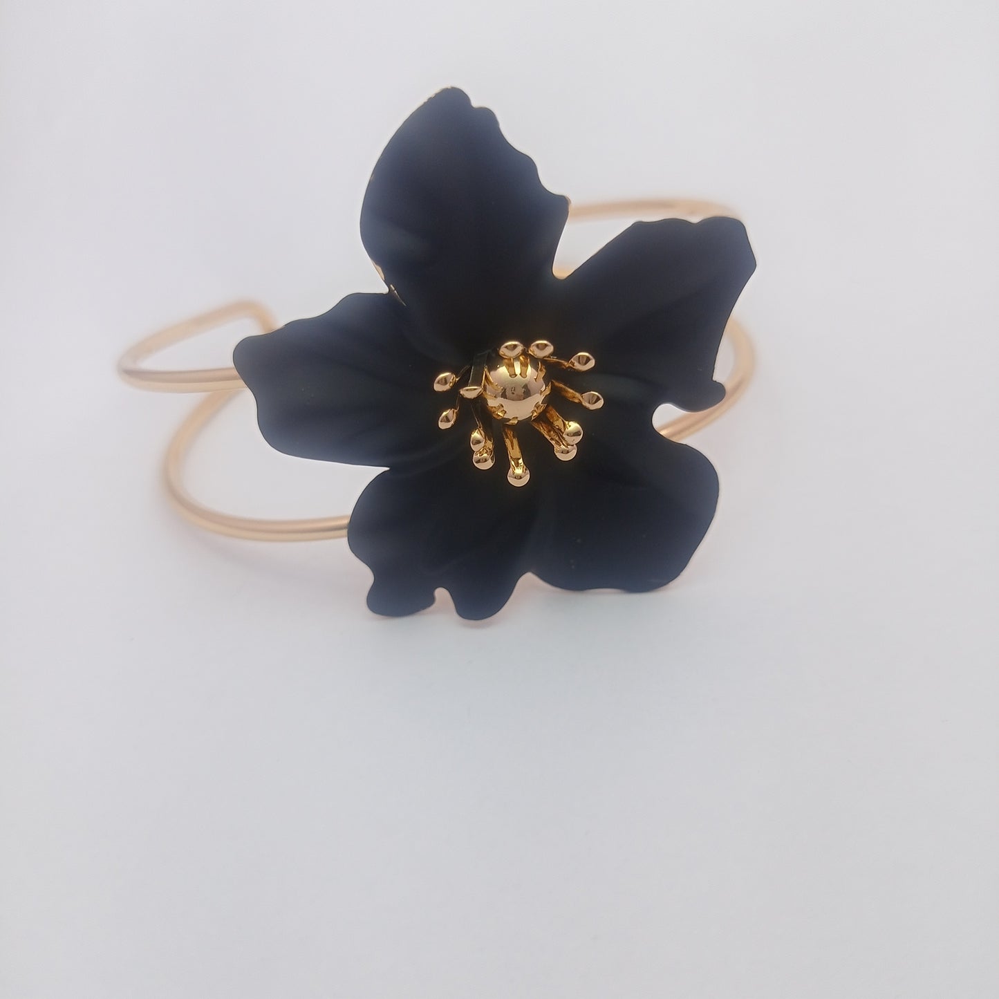 Black Daisy Bangle – Black Daisy Flower Gold-Plated Cuff Bangle