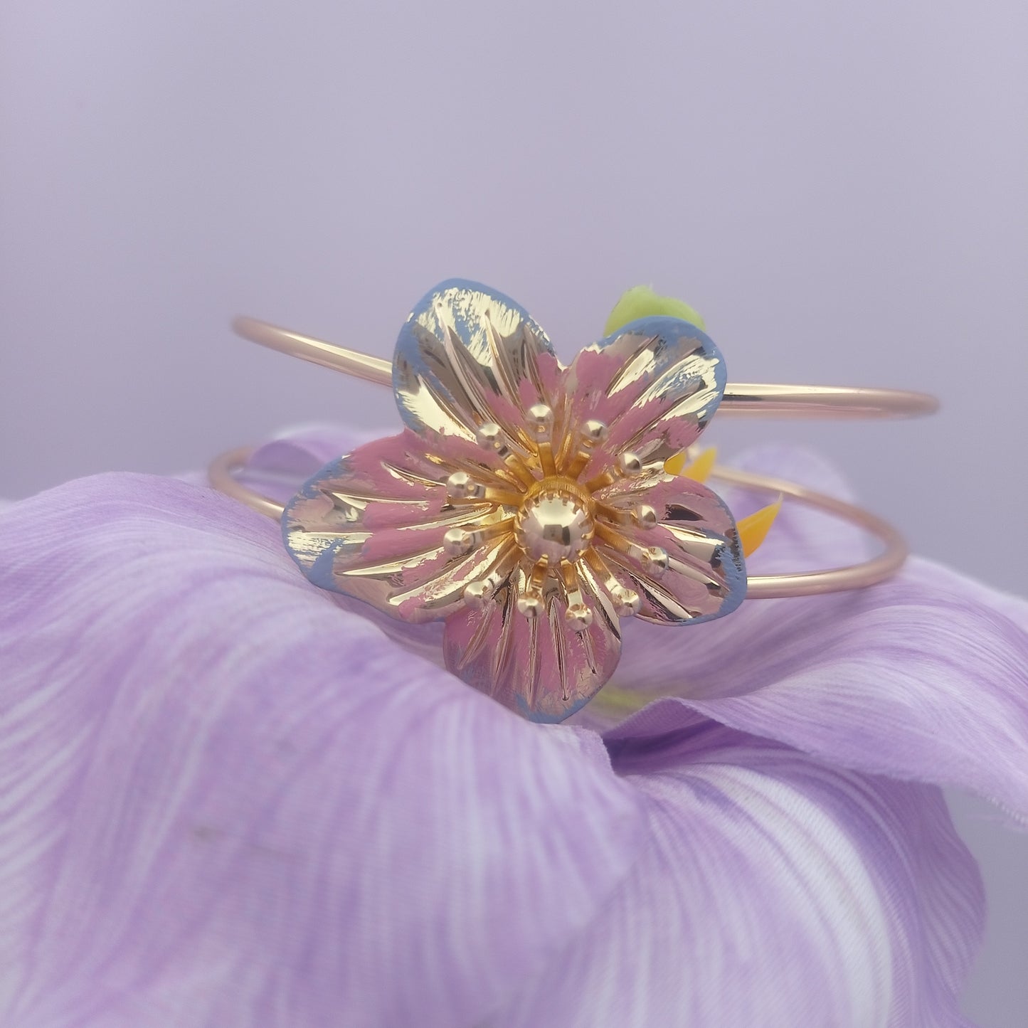 Mini Daisy Bangle – Mini Daisy Gold-Plated Flower Cuff Bangle