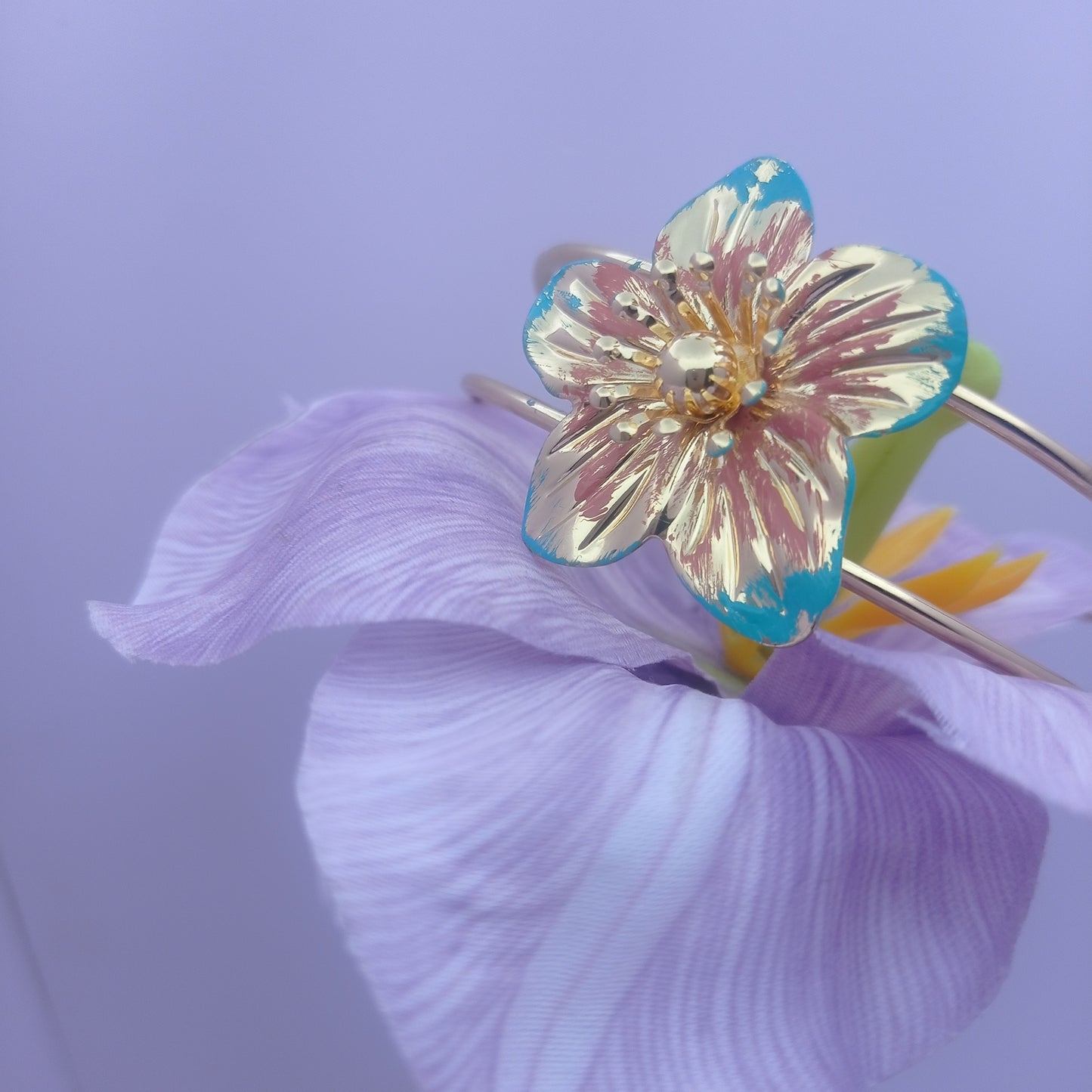 Small Daisy Bangle – Small Daisy Gold-Plated Floral Cuff Bangle