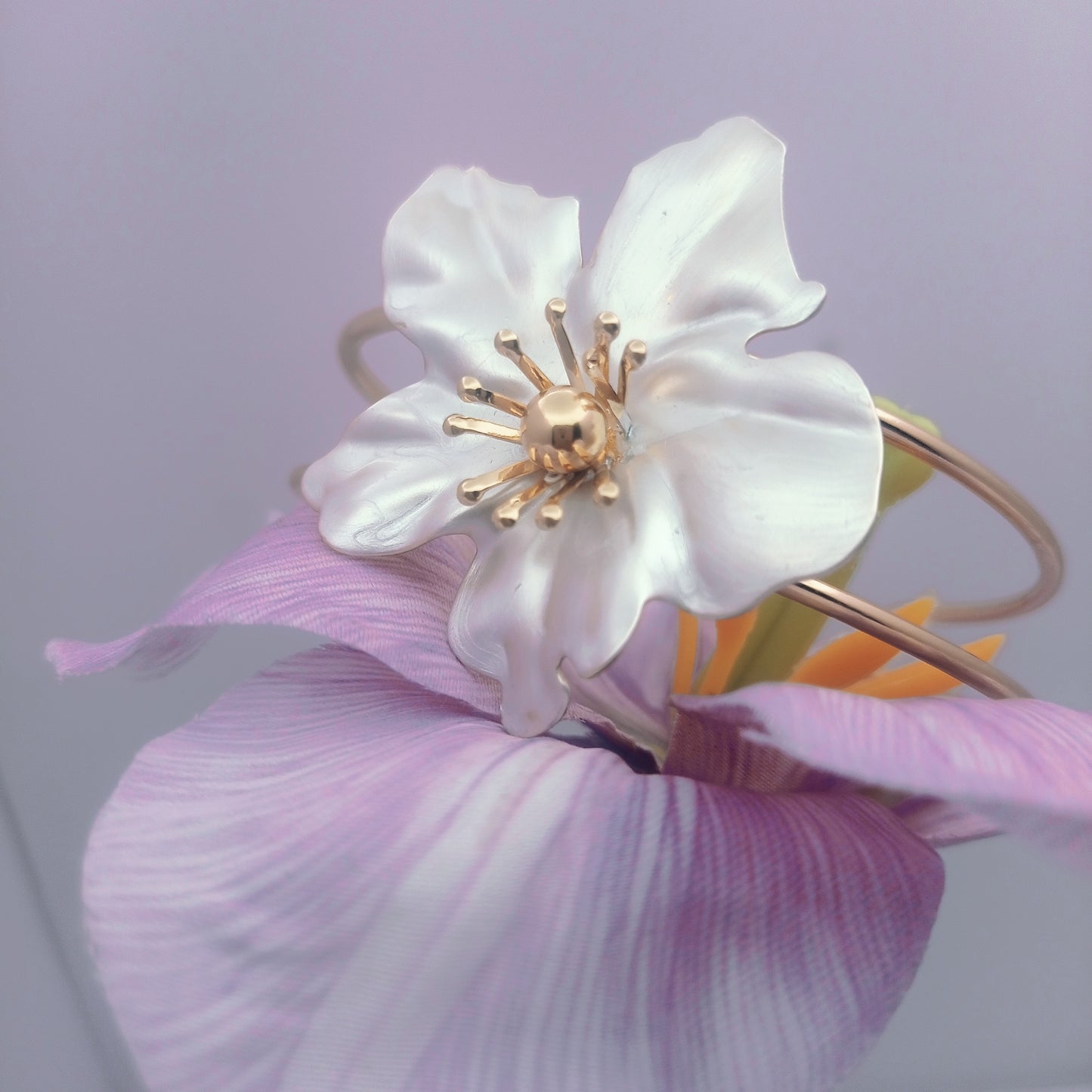 White Daisy Bangle – White Daisy Flower Gold-Plated Cuff Bangle