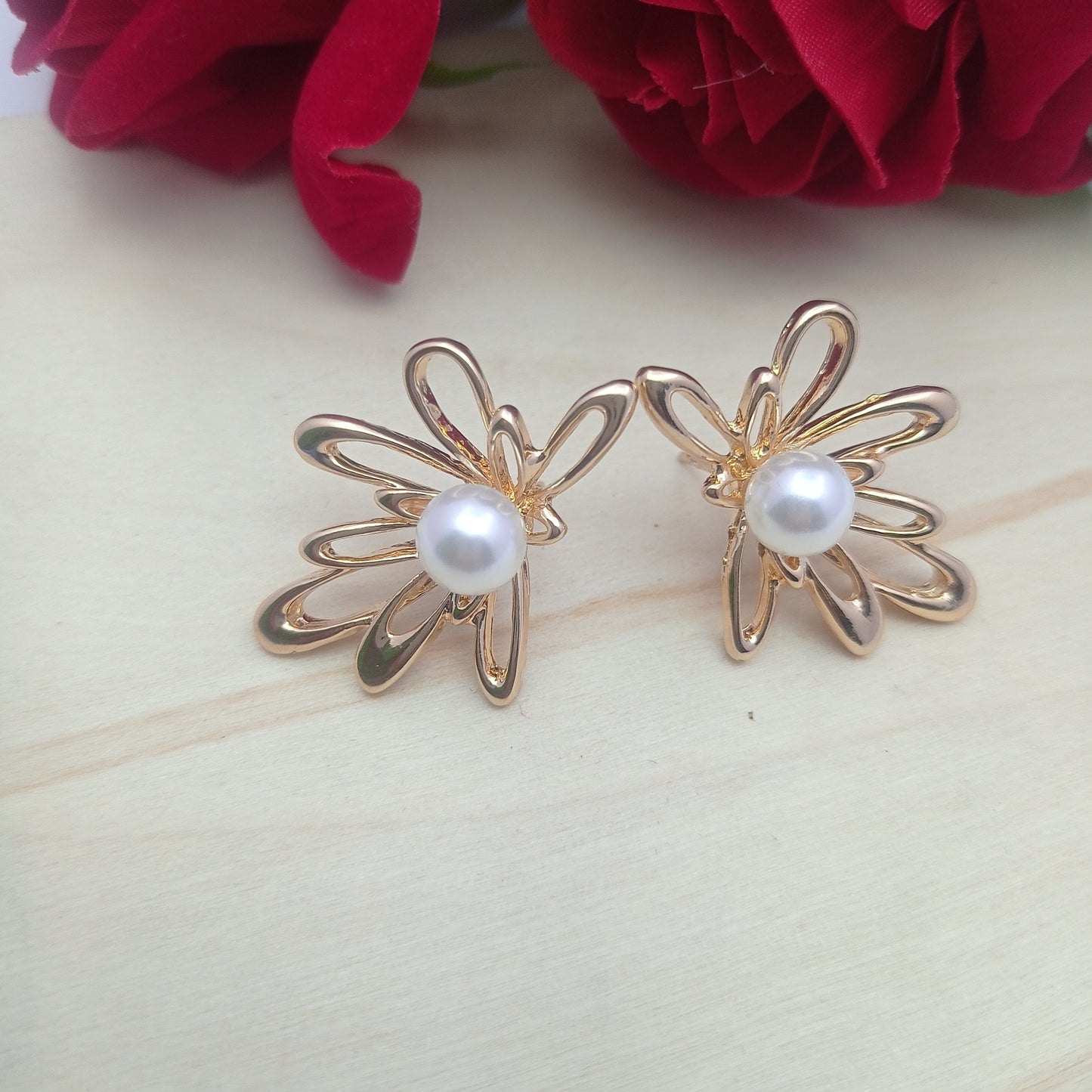 Daisy Pearl Earring