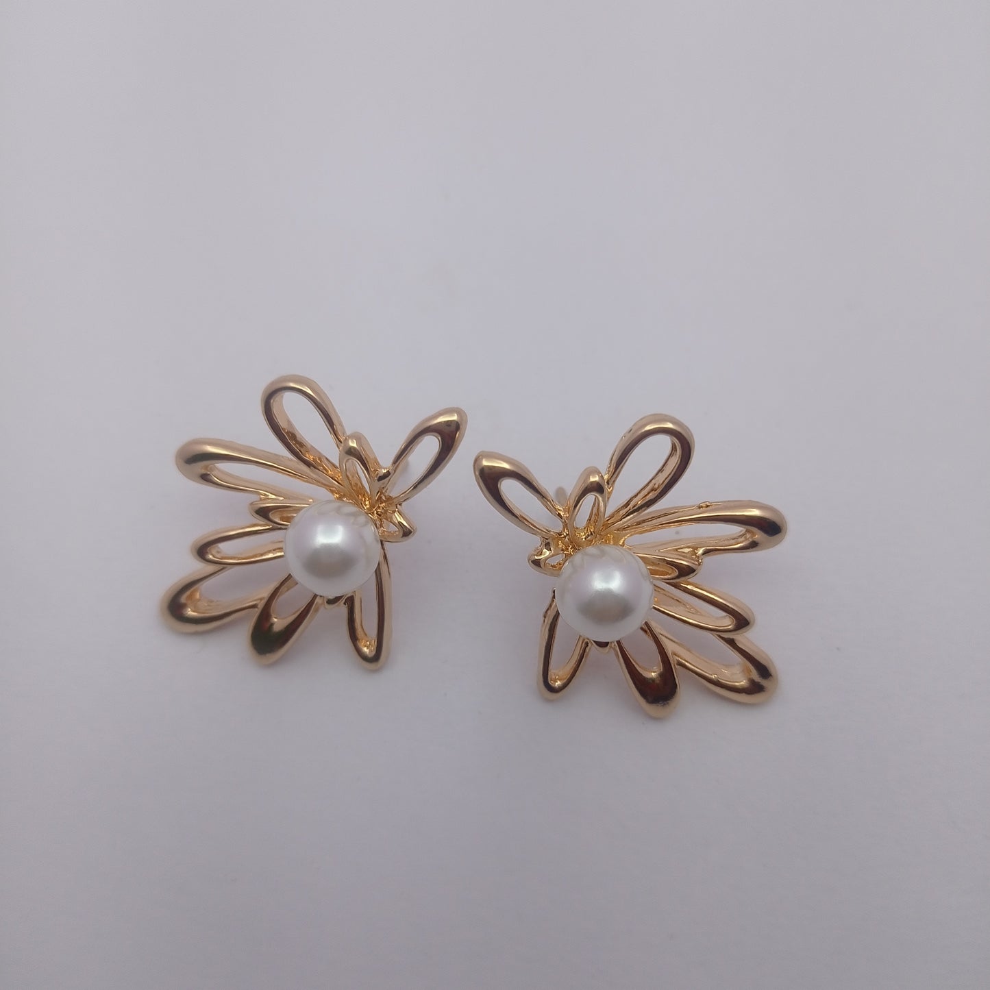 Daisy Pearl Earring