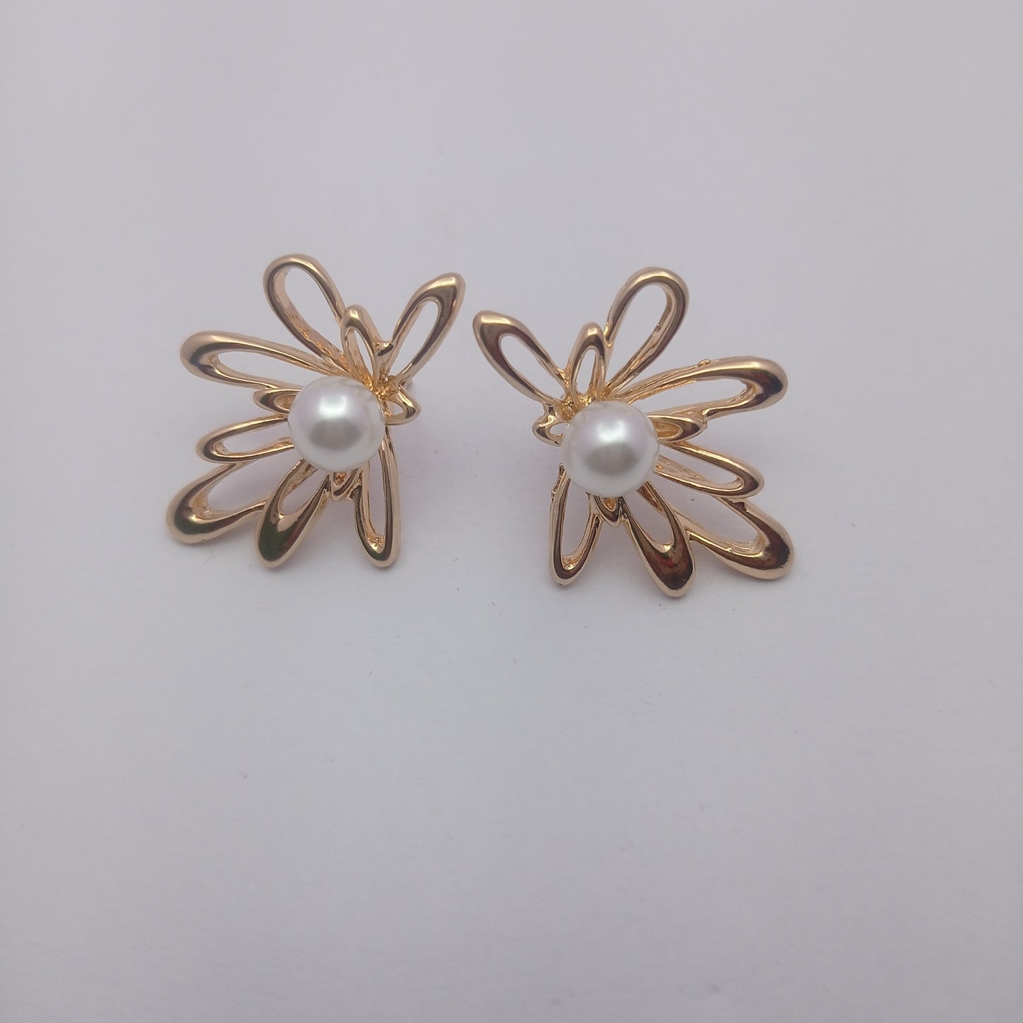 Daisy Pearl Earring