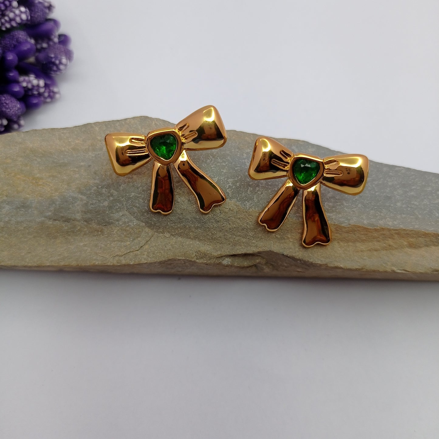 Emerald Ribbon Earring